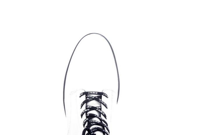 D8975-80 Remonte wit image