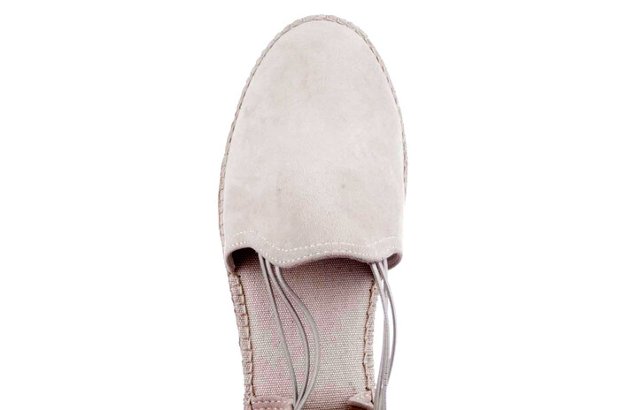 Nuria Toni Pons beige image