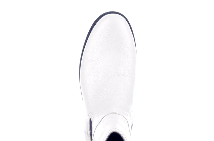 D8694-80 Remonte wit image