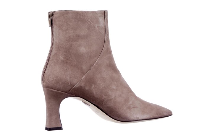 12145 Lilian taupe image