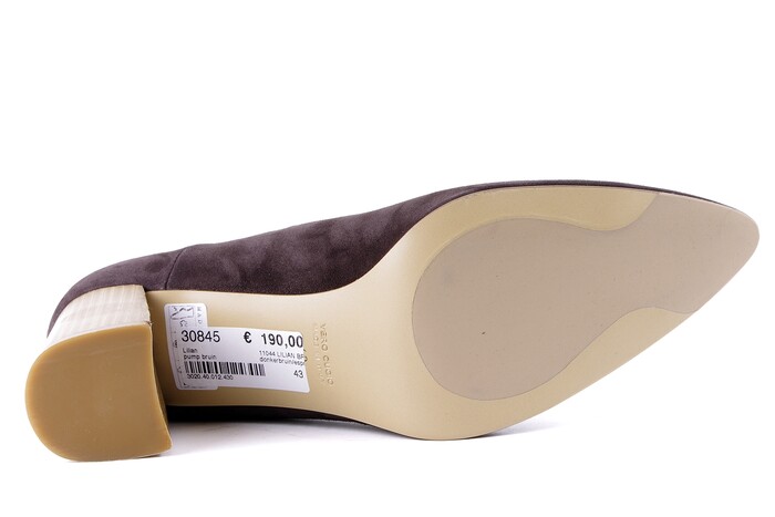 11044 LILIAN BRUIN image