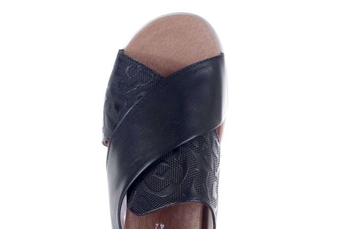 D4054-01 REMONTE ZWART image