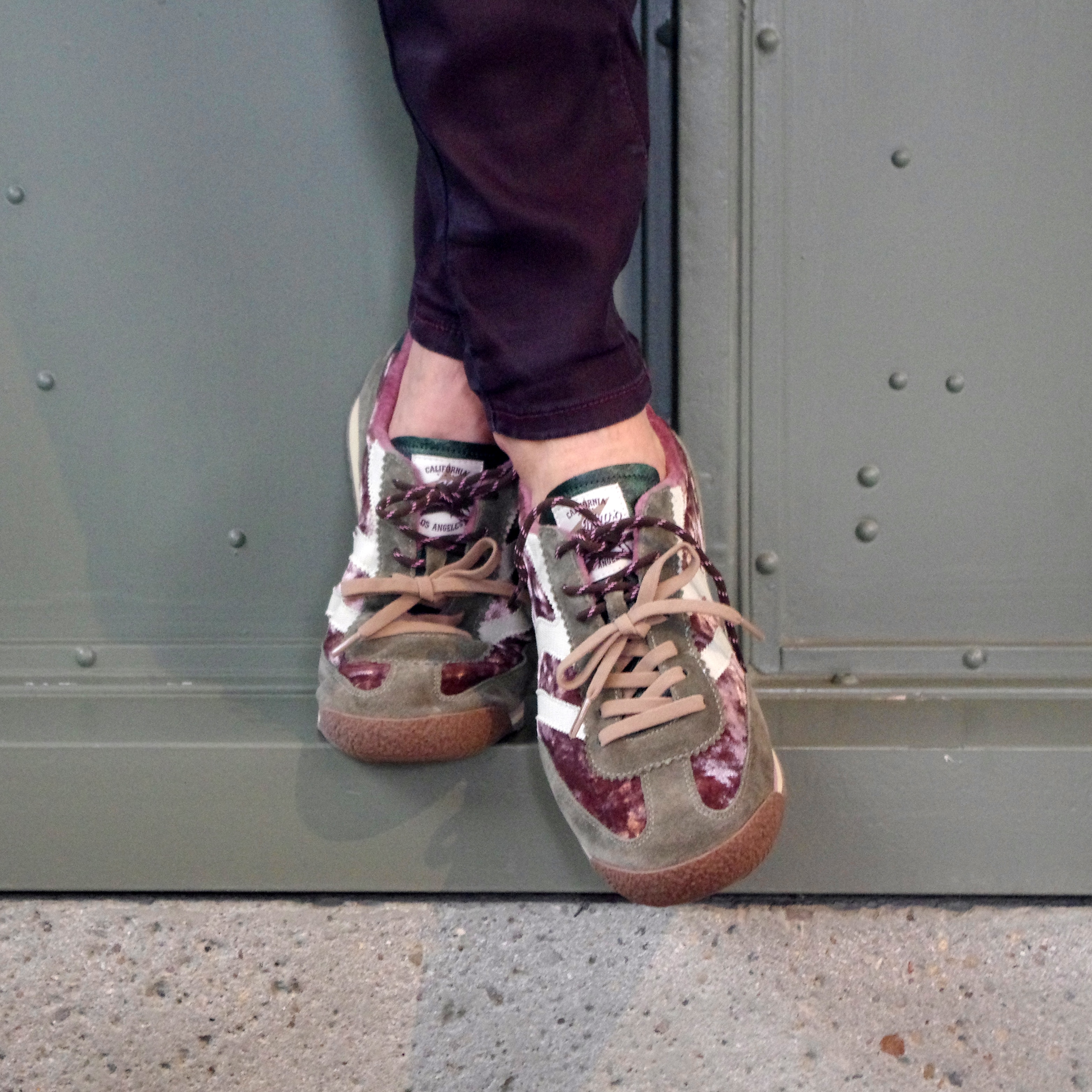 EN - Voorpag - HomeCat - 03 Sneakers