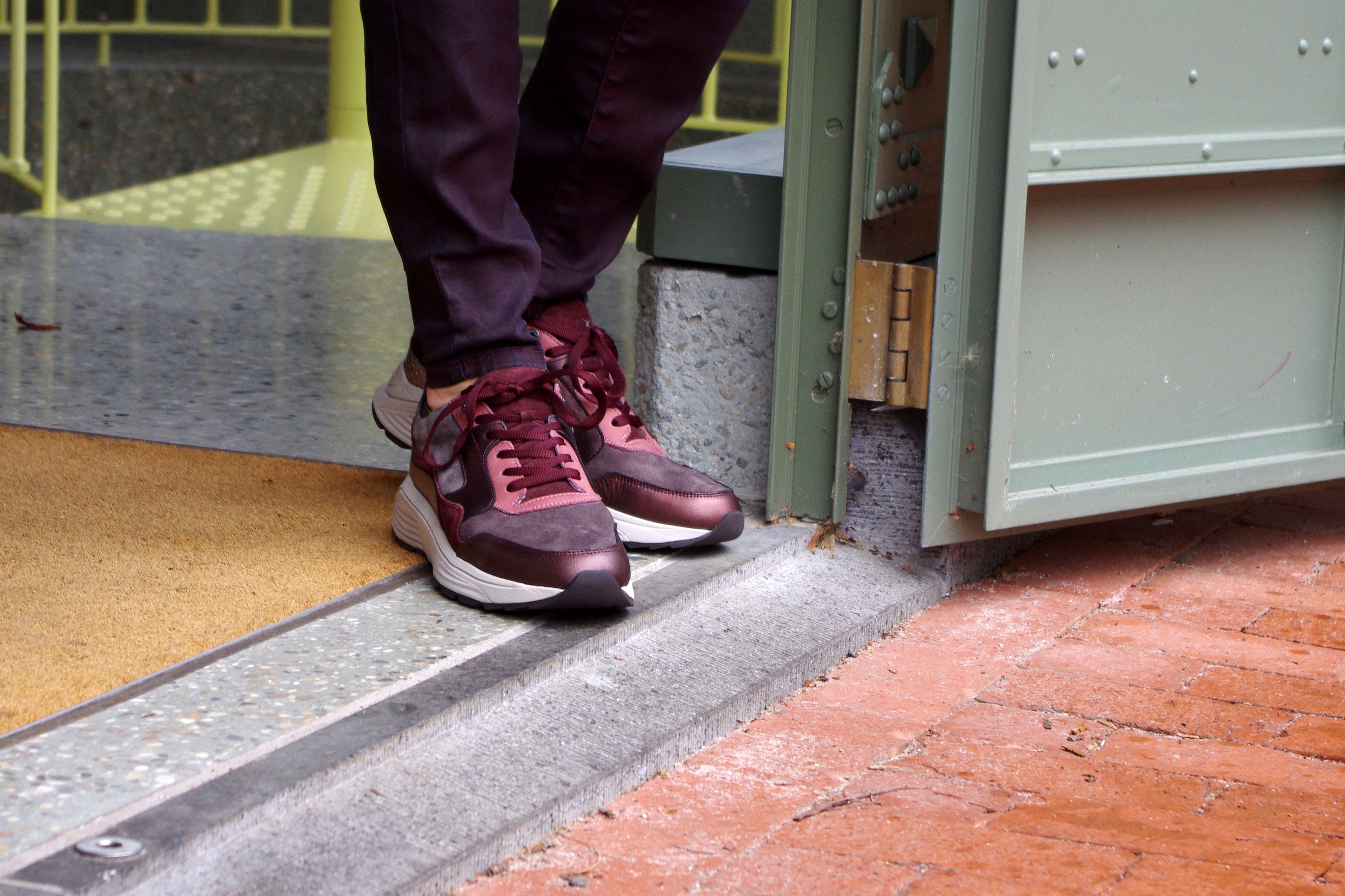 EN - Voorpag - HomeCat - 05 Lace-up shoes